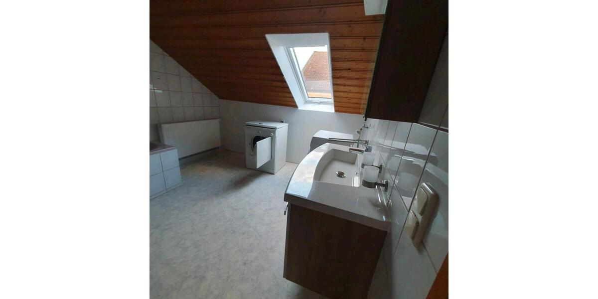 Dachgeschoßwohnung Salzweg - 4 Zimmer, 104 m&sup2;, 1.100&euro; | Angebot:26497359